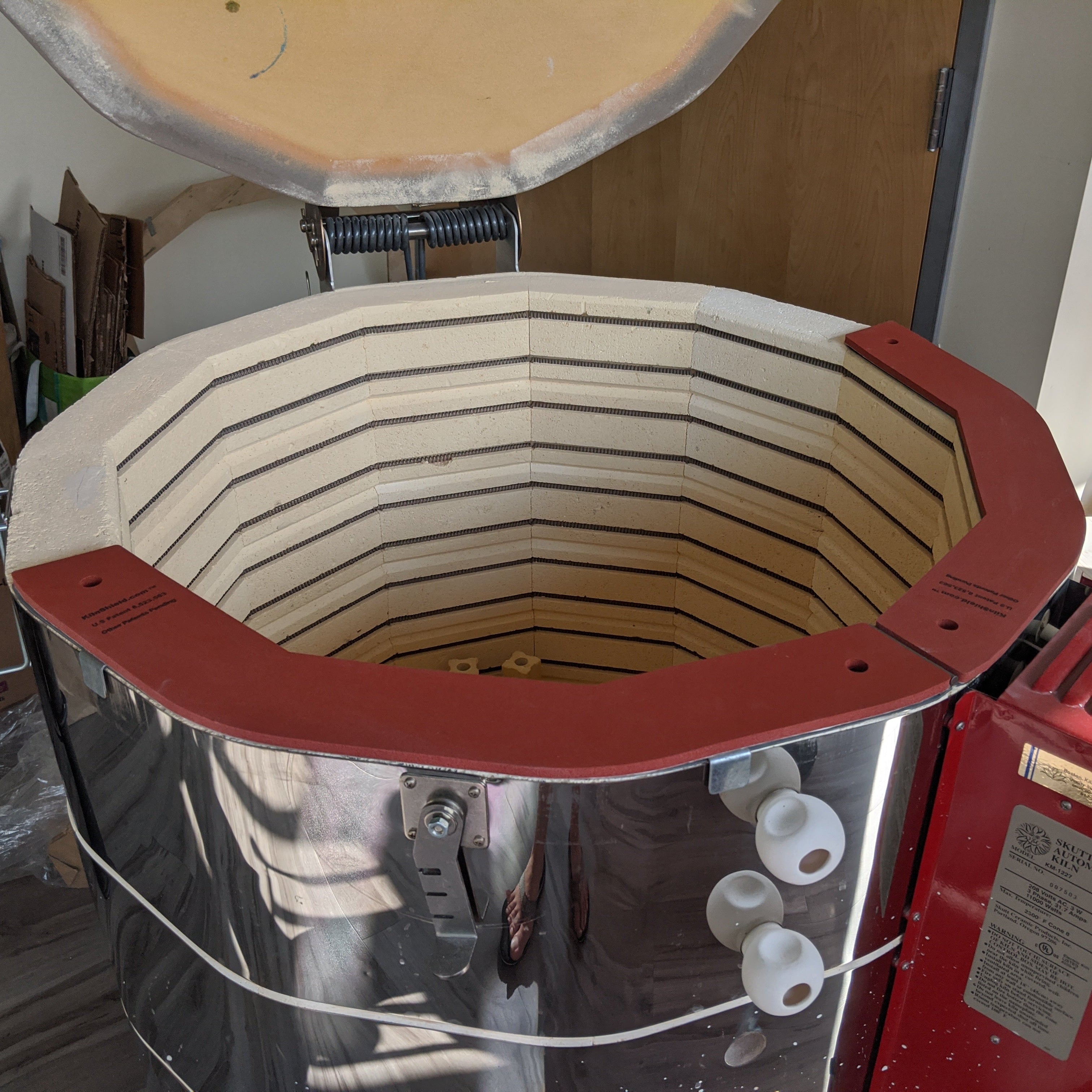 Deluxe KilnShield protecting top kiln brick from damage